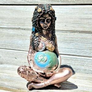 Goddess Mother Earth Statue- Altar Decor, Deity, Nature ,‎ Fertility